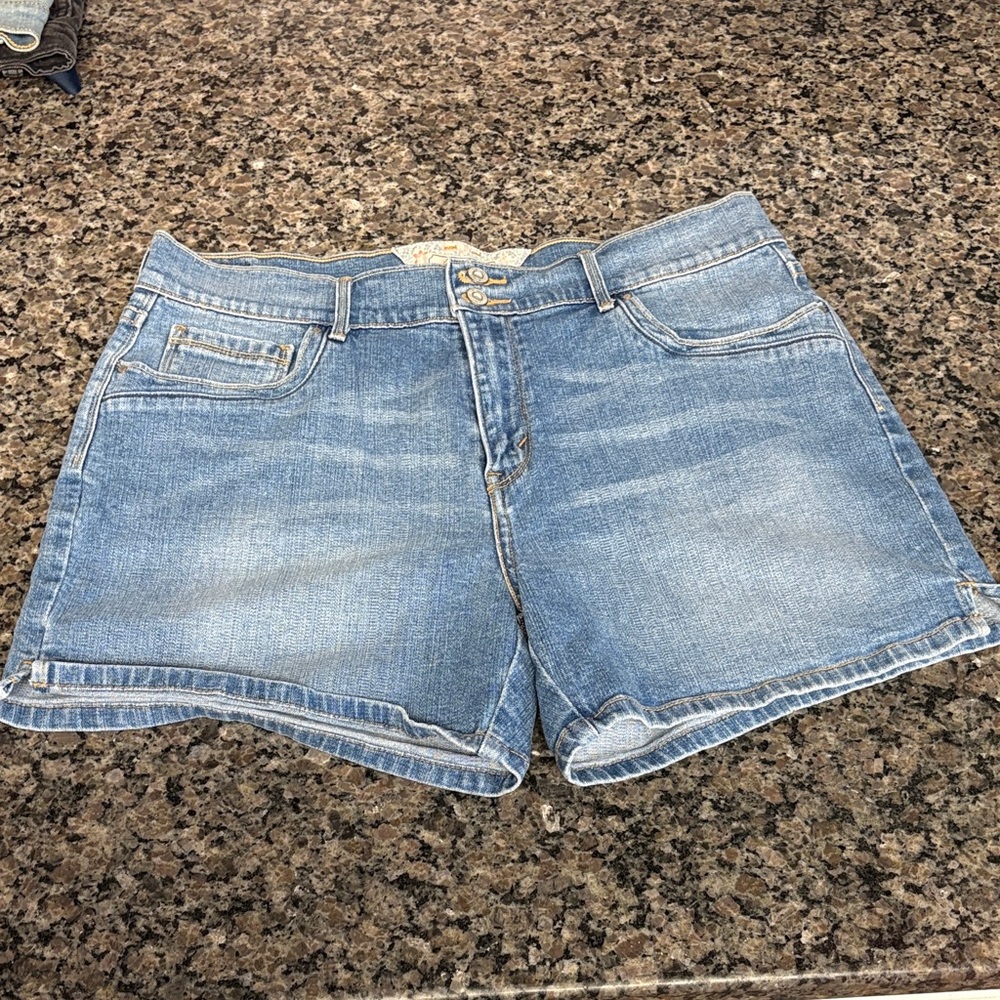 Levi’s Denim Blue Women's jean Shorts size 12